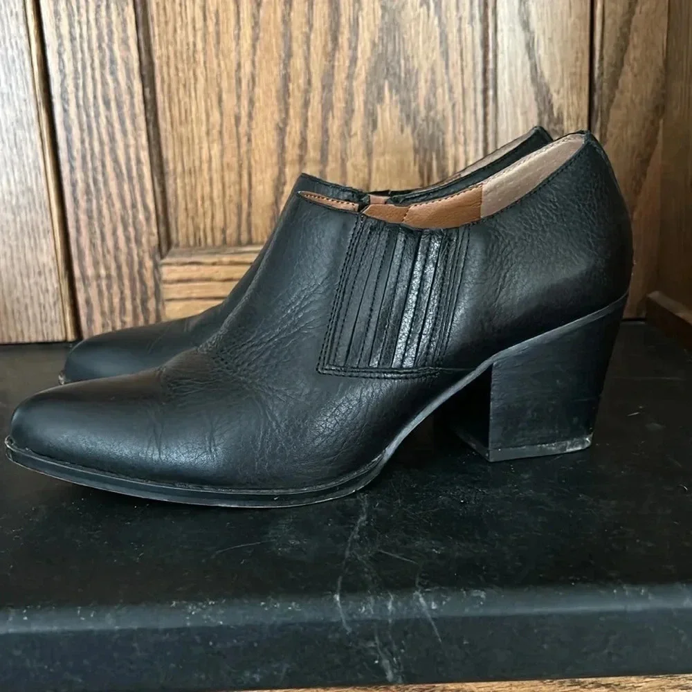 Franco Sarto | Camella Black Leather‎ Ankle Bootie Heeled Boots women’s size 8